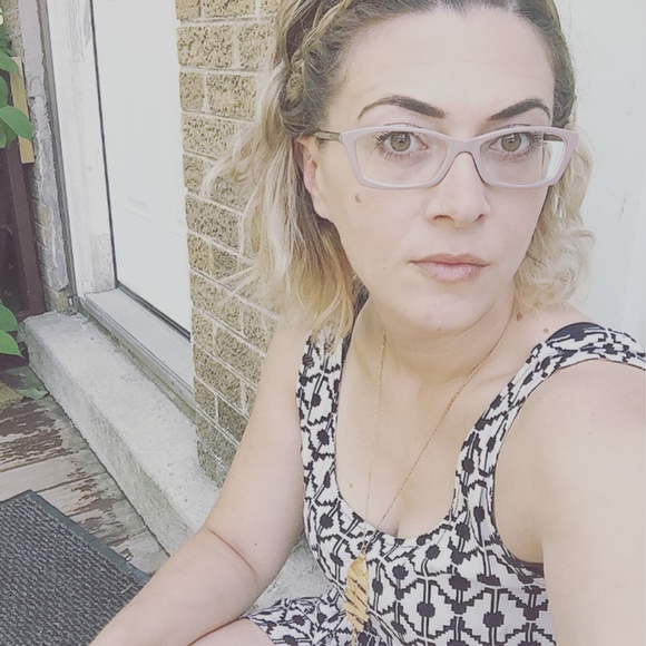 Meet your Posher! - Picture 4 of 6